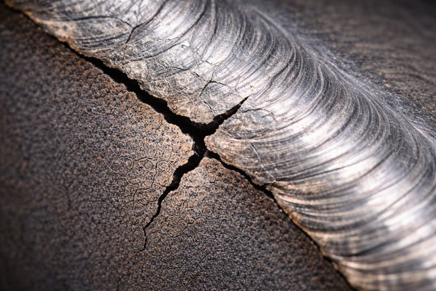 A stress analysis animation showing stress concentrating at the edge of a stiffening plate
