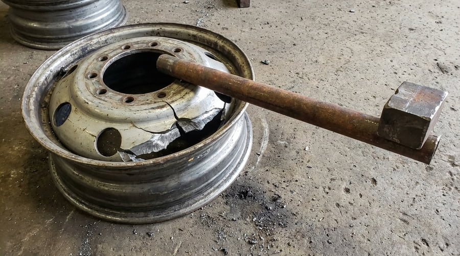 An illustration showing a wheel's load rating certificate with a large checkmark, contrasted with a diagram of that same wheel under eccentric load from bad offset, showing a large red X.